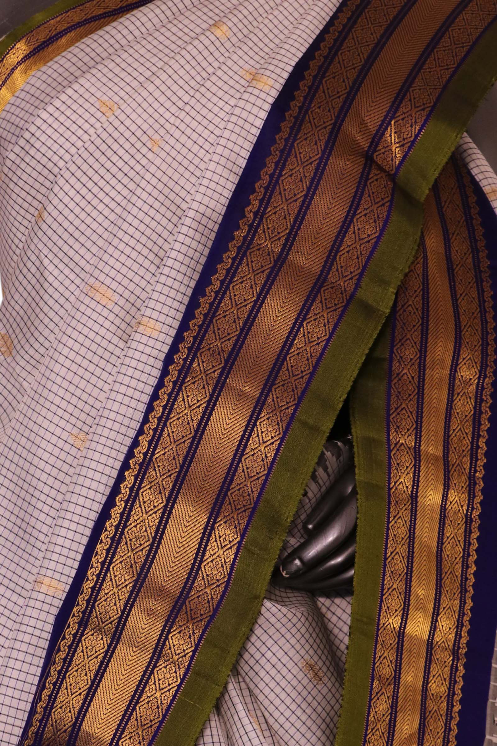 Exclusive Pure Gadwal Silk Saree AL212574